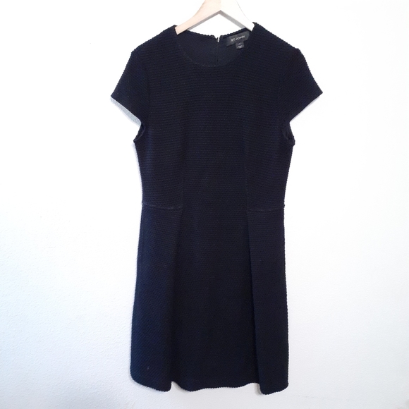 St. John Dresses & Skirts - ST.JOHN SZ 8 BLACK TEXTURED DRESS